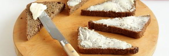 бутерброды с икрой сельди и огурцом