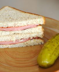 Бутерброды с колбасой