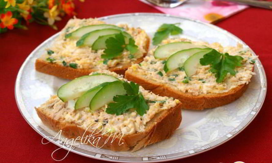 Рецепт бутербродов с консервированной горбушей и сыром