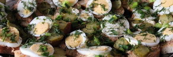 бутерброды с консервированным лососем