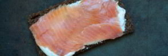 бутерброды с копченым лососем