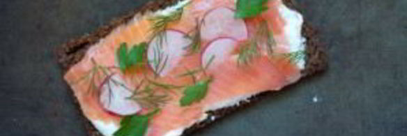 бутерброды с копченым лососем