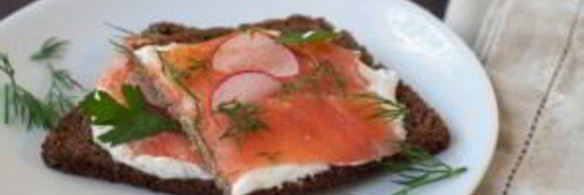 бутерброды с копченым лососем