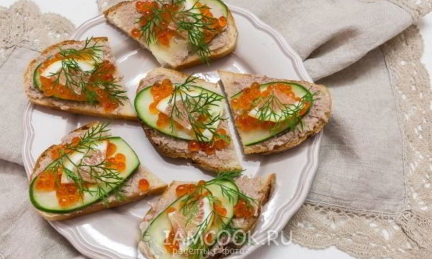 Рецепт бутербродов с красной икрой и печенью трески