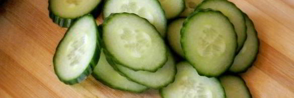 бутерброды с красной рыбой и огурцом