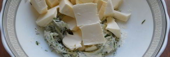 бутерброды с маслом, плавленным сыром и колбасой