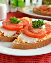 Бутерброды с морковью и отварным мясом