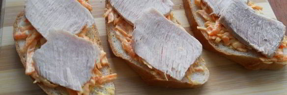бутерброды с морковью и отварным мясом