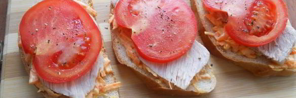 бутерброды с морковью и отварным мясом