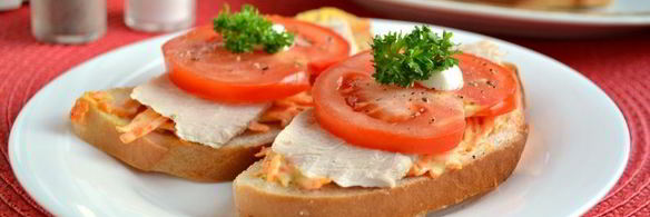 бутерброды с морковью и отварным мясом