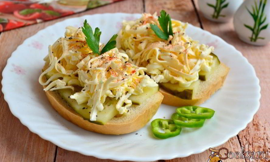 Рецепт бутербродов с огурцом, маслом и плавленным сыром