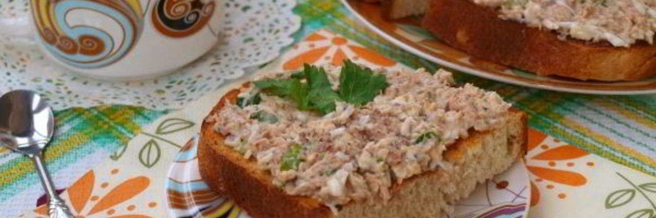 Бутерброды с сайрой и яйцом