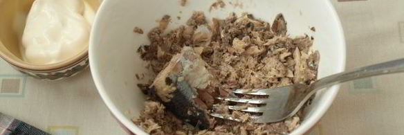 бутерброды с сайрой и яйцом