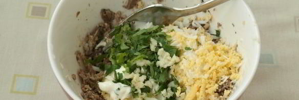 бутерброды с сайрой и яйцом