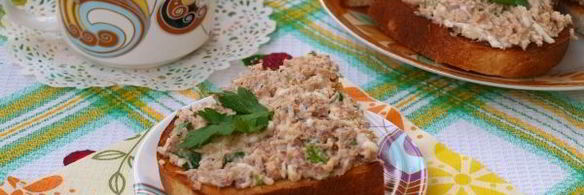 бутерброды с сайрой и яйцом