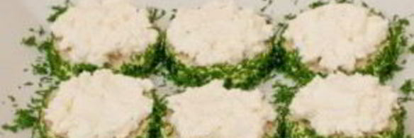 бутерброды с семгой и красной икрой