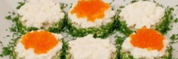 бутерброды с семгой и красной икрой