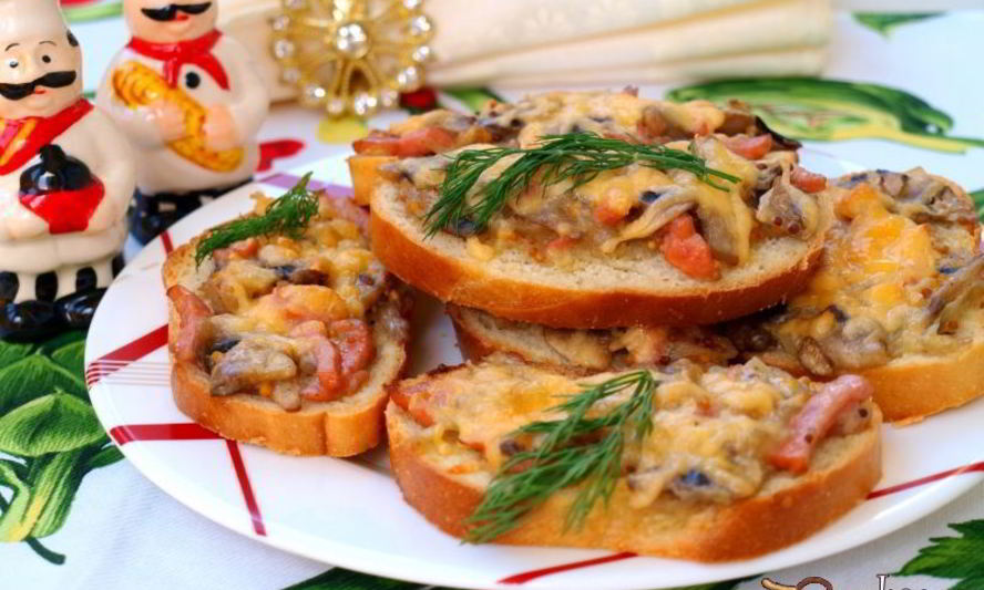 Рецепт бутербродов с шампиньонами и колбасой в духовке