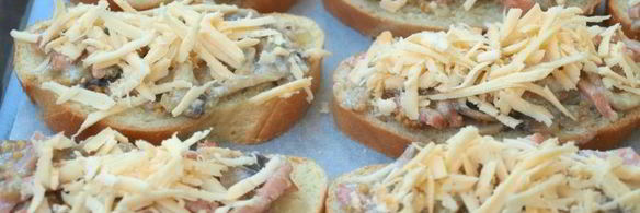 бутерброды с шампиньонами и колбасой в духовке