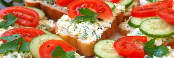 бутерброды с творогом, яйцом и черемшой