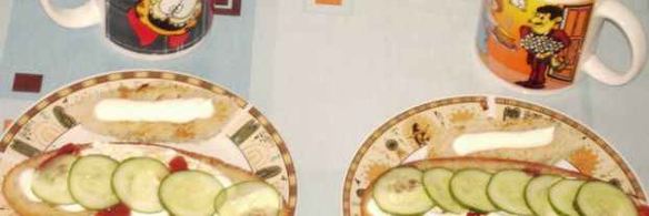 бутерброды с яйцами и огурцами