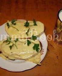 Бутерброды с яйцом, майонезом, чесноком и сыром