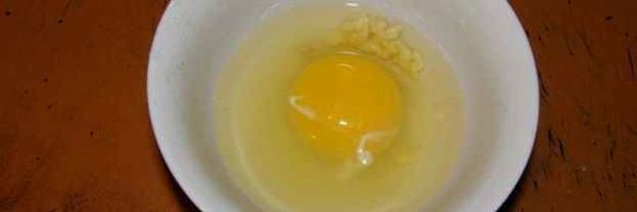 бутерброды с яйцом, майонезом, чесноком и сыром