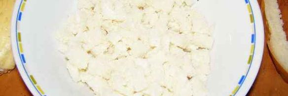 бутерброды с яйцом, майонезом, чесноком и сыром