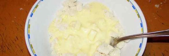 бутерброды с яйцом, майонезом, чесноком и сыром