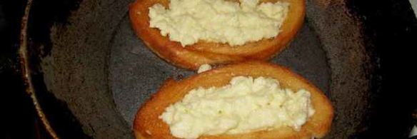 бутерброды с яйцом, майонезом, чесноком и сыром