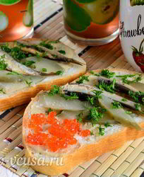 Бутерброды со шпротами и икрой