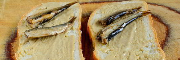 бутерброды со шпротами и икрой