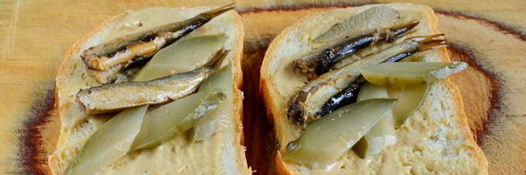 бутерброды со шпротами и икрой