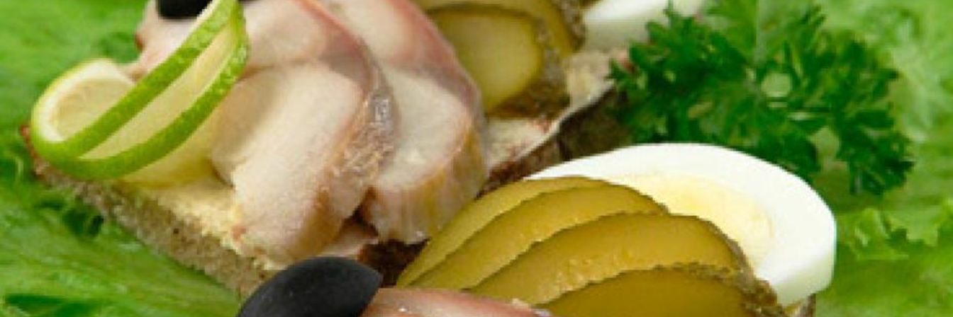 Бутерброды со скумбрией горячего копчения