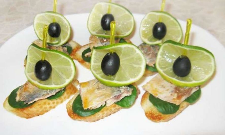 Рецепт бутербродов со скумбрией лодочки