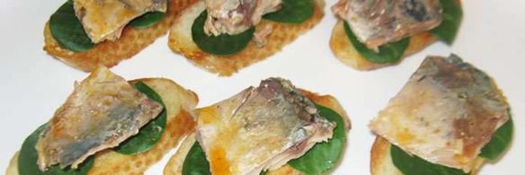 бутерброды со скумбрией лодочки