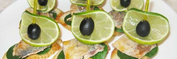 бутерброды со скумбрией лодочки