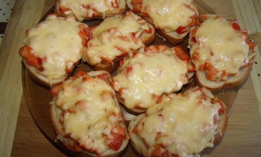 Рецепт горячих бутербродов с сосисками