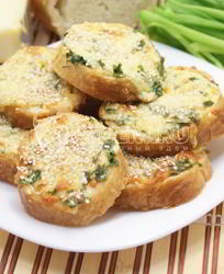 Горячие бутерброды с сыром и зеленью