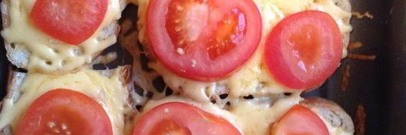 горячие бутерброды с сыром, помидорами и чесноком