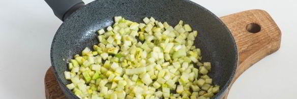 горячие бутерброды с вялеными помидорами и кабачком