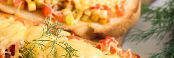 горячие бутерброды с вялеными помидорами и кабачком