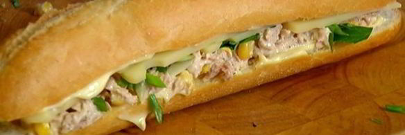 горячий бутерброд с тунцом, кукурузой и домашним майонезом