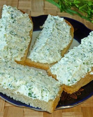 Творожная паста с зеленью для бутербродов