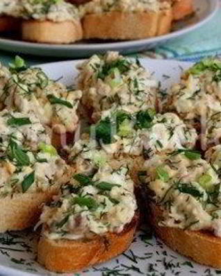 Закусочные бутерброды с печенью трески