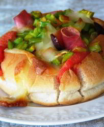 Запеченный бутерброд из хлебной булочки