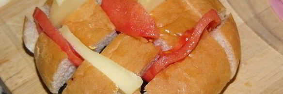 запеченный бутерброд из хлебной булочки