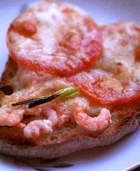 Запеченные бутерброды с сыром и креветками