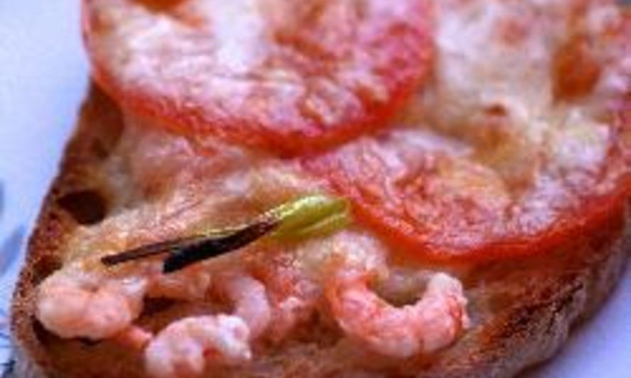 Рецепт запеченных бутербродов с сыром и креветками