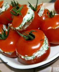 Черри, фаршированные сливочным сыром с зеленью